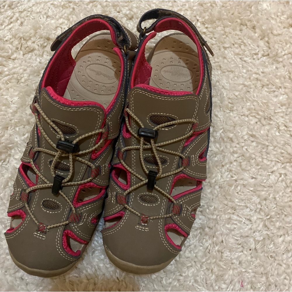 Eddie Bauer adjustable women’s shoes